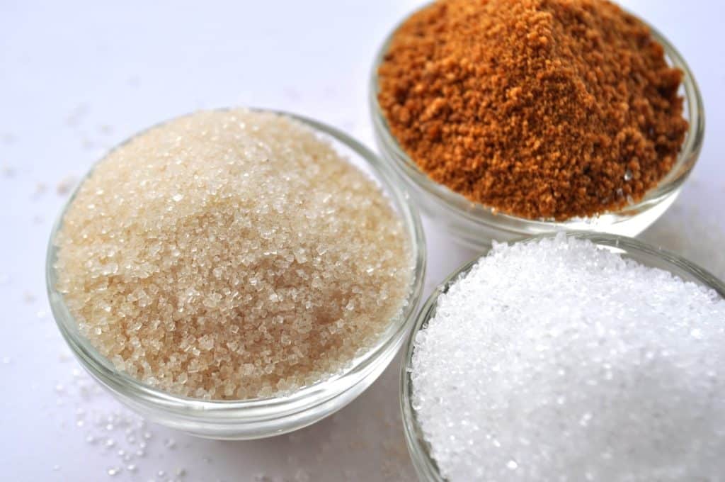 different sugar substitutes in glass bowls
