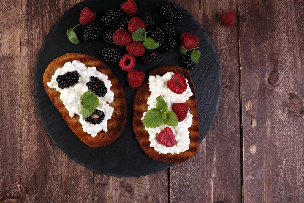 ottage cheese toasts for high protein snacks.