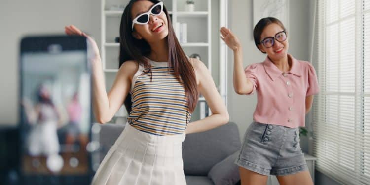 Why Everyone Suddenly Seems to Be Doing This Online