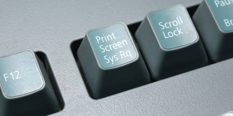 Why Screenshot Culture Is Replacing Sharing Links